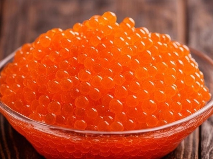 Красная икра давно стала символом праздника, однако неправильное употребление продукта способно нанести серьезный вред здоровью