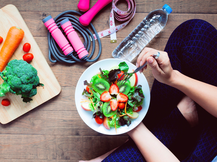Новый год традиционно сопровождается обещаниями себе — заниматься спортом, правильно питаться, бросить курить