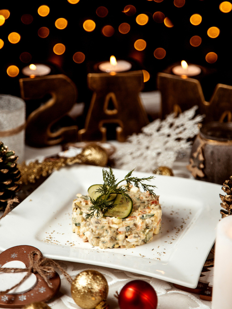 Тамбовчанам рассказали, что и сколько можно хранить с праздничного стола, чтобы не отравиться