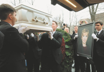 29 декабря в столичном Театре Пушкина простились с Верой Алентовой, внезапный уход которой случился на гражданской панихиде по Анатолию Лобоцкому в Театре Маяковского