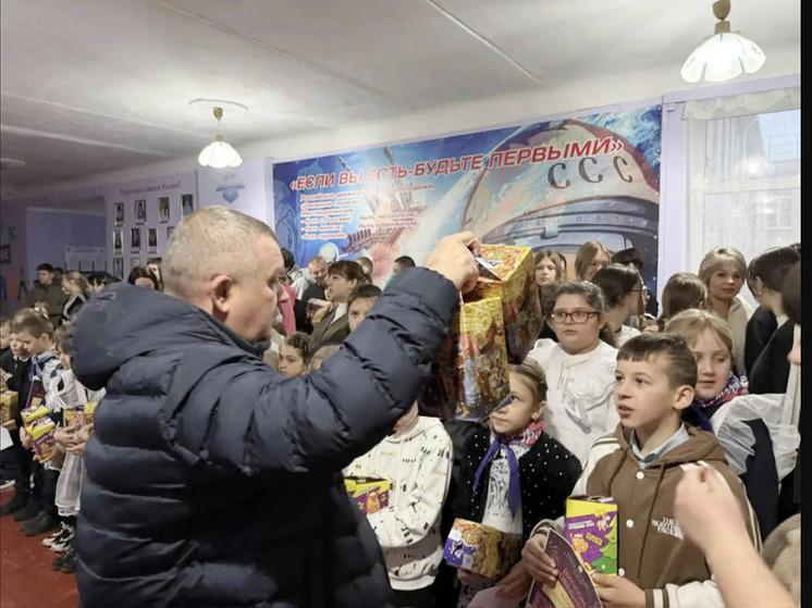 Делегация Георгиевского округа доставила новогодние подарки детям в ЛНР