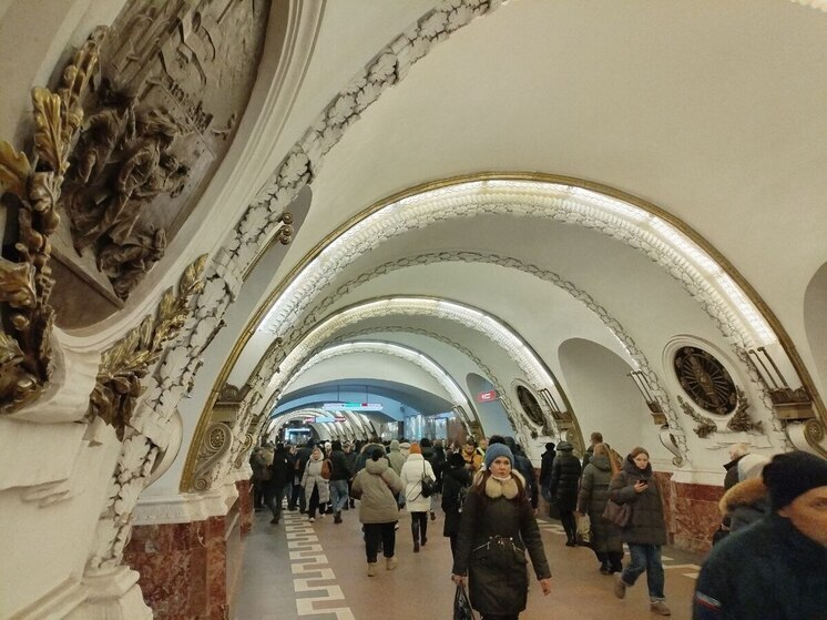 Вход в вестибюль «Площади Восстания» ограничивали из-за наплыва пассажиров