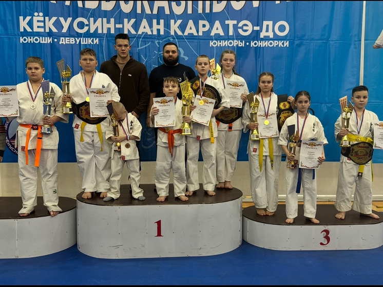 Орловские каратисты привезли 9 медалей с межрегиональных соревнований