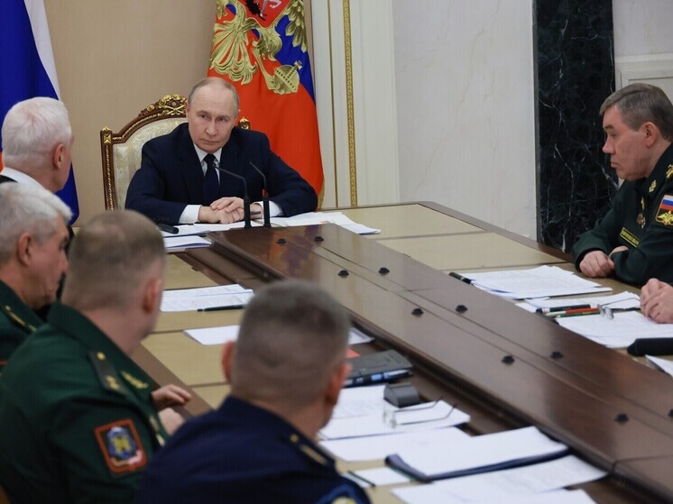 «Чем ближе переговоры, тем больше будет встречаться с военными»: Путин снова подвел итоги СВО