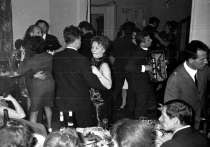 А действительно — что сохранилось? Ощущение праздника? Да