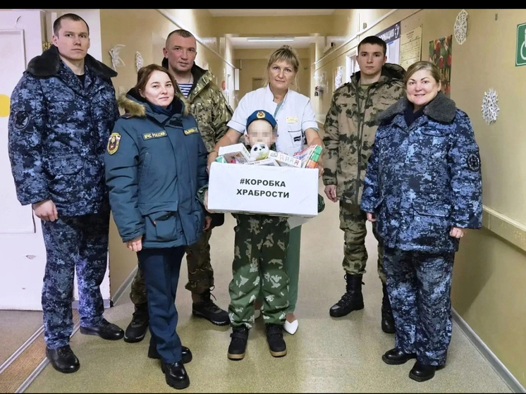 "Коробка храбрости" в Десногорске: сотрудники УФСИН, МЧС и партнеры порадовали маленьких пациентов больницы