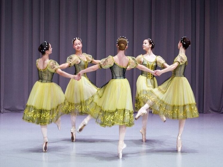 Студенты МГАХ в Калининграде провели праздничные концерты балета