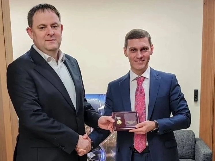 Исполняющий обязанности министра экономики Тамбовской области Иван Сафронов награжден медалью Калашникова