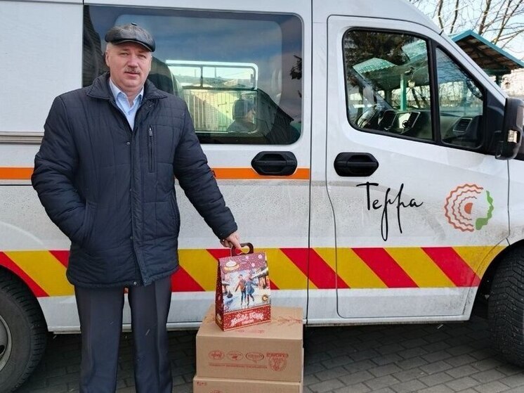 Курские дорожники поздравили с новогодними праздниками проживающих в ПВР