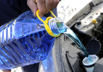 С наступлением зимы, когда дороги покрываются снегом и льдом, а видимость значительно ухудшается, наличие качественной стеклоомывающей жидкости в автомобиле становится вопросом не только удобства, но и безопасности