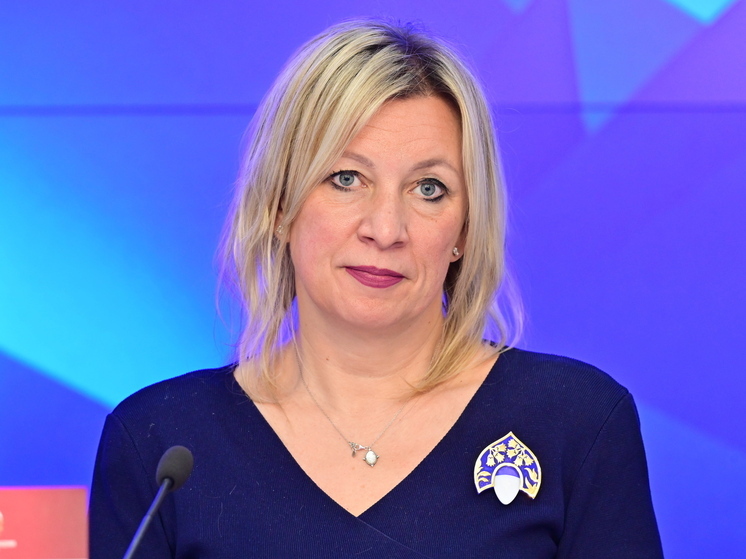 Мария Захарова назвала Зеленского "террористическим отщепенцем"