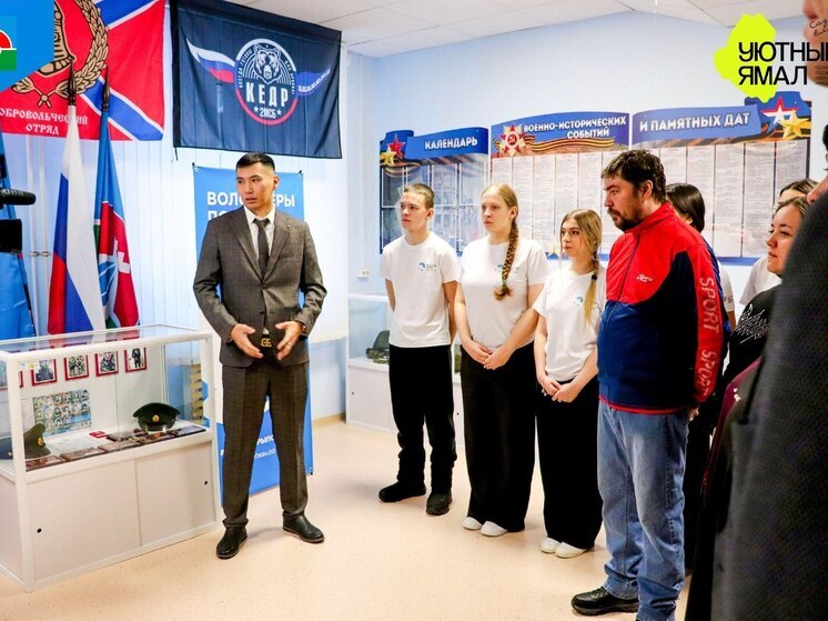 Выставку о защитниках родины разных времен открыли в Заполярной школе
