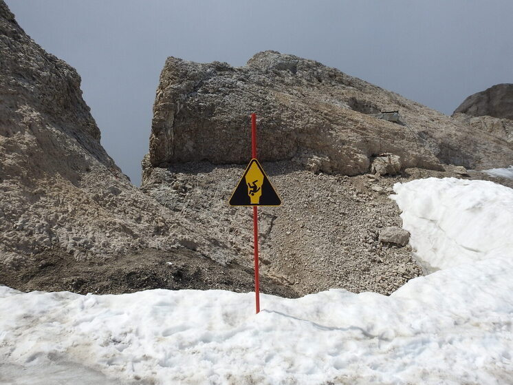Предупреждение о лавинной опасности объявили в нескольких районах Камчатки