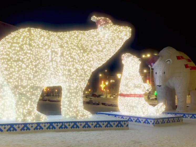 Семья гигантских белых мишек «поселилась» у Ямальской филармонии