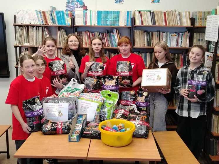 Новосибирские школьники поздравили с Новым годом обитателей зооприюта