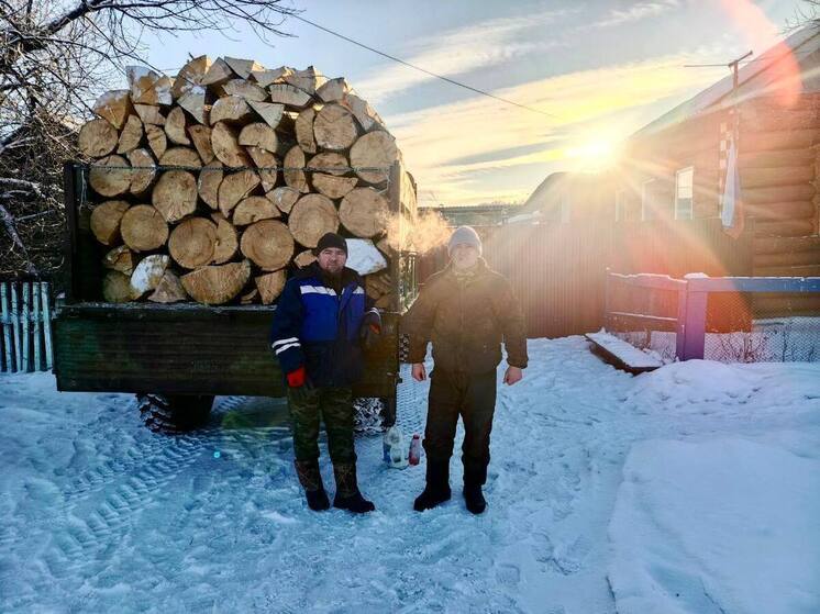 В Бурятии лесники привезли дрова семьям участников СВО