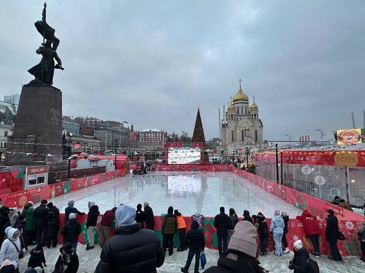 Новогодний кёрлинг для всех: бесплатные мастер-классы на главной площади Владивостока