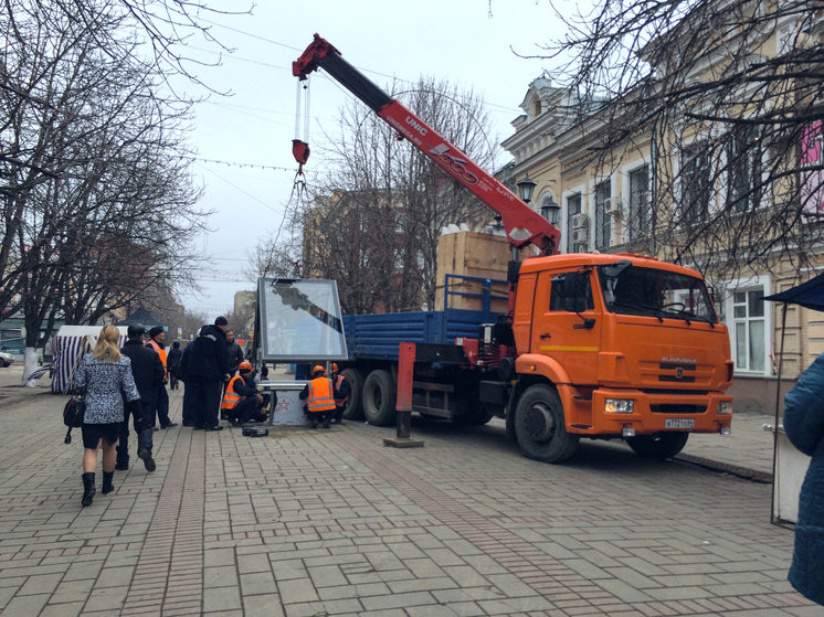 В Саратове пресекли распространение рекламы с непристойными образами