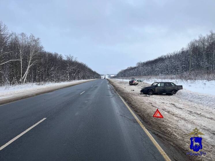 На трассе М-5 в Самарской области столкнулись два автомобиля