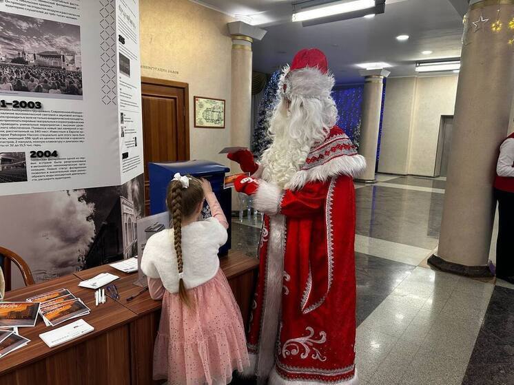 В Тюменской области Почта России бесплатно разошлёт 2000 новогодних открыток