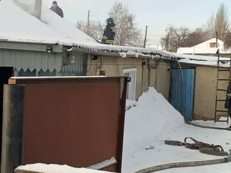 Из-за перекала печи в алтайском селе вспыхнул частный жилой дом