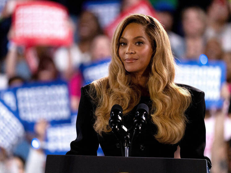 Певица Бейонсе стала пятым музыкантом-миллиардером, сообщает Forbes