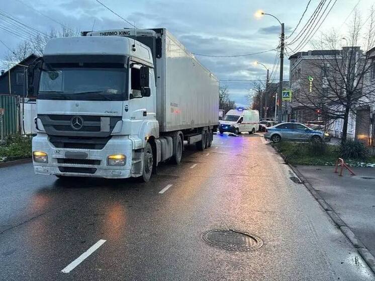 В Краснодаре грузовик насмерть сбил женщину на «зебре»