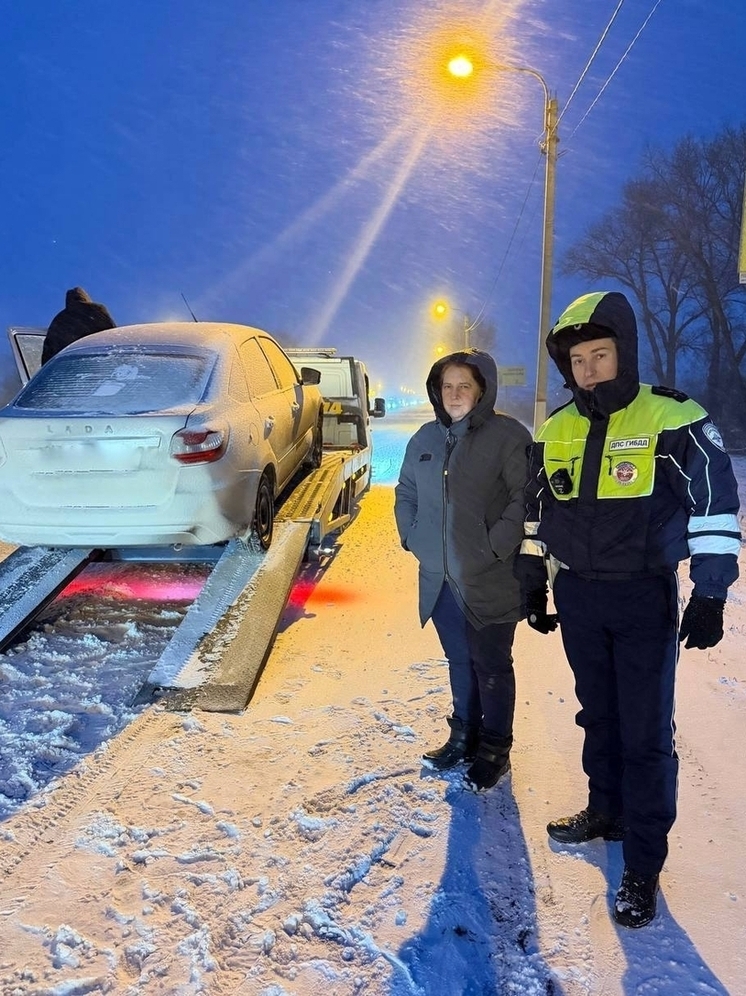 Астраханская семья застряла в снежной буре под Воронежем по дороге в больницу