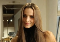 20-летняя российская художественная гимнастка Милена Щенятская поделилась отпускным контентом. Спортсменка показала безупречную фигуру в откровенных нарядах.