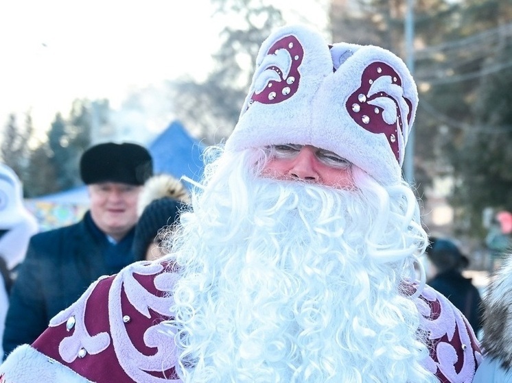 Новогоднее настроение раздают в дни уходящего года в троллейбусе №19