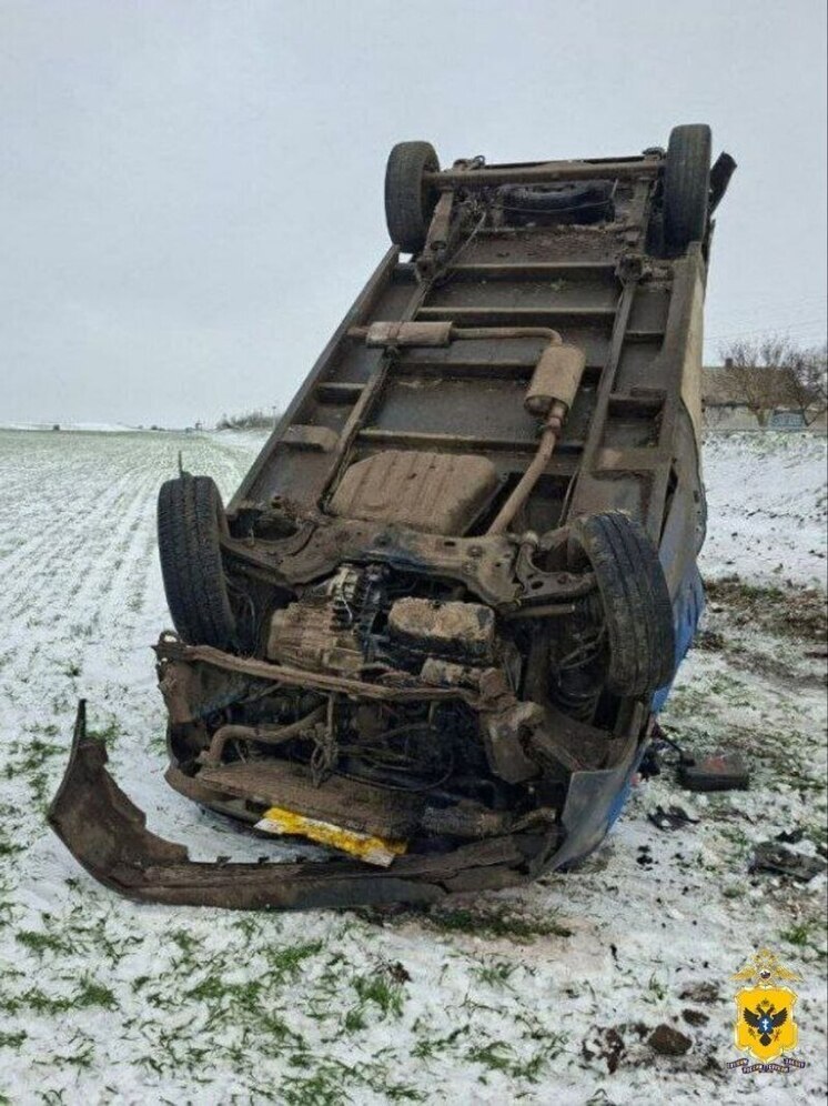 На трассе в Херсонской области перевернулся автомобиль – пострадал водитель