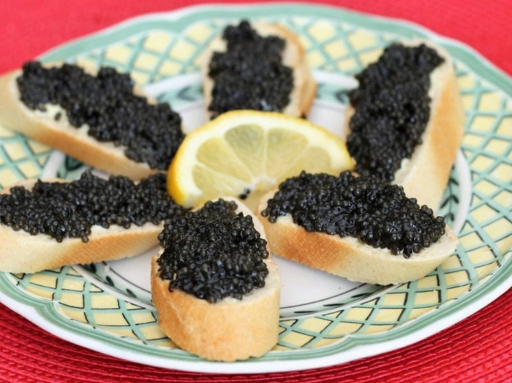 Аналитики посчитали, во сколько ивановцам обойдется бутерброд с черной икрой