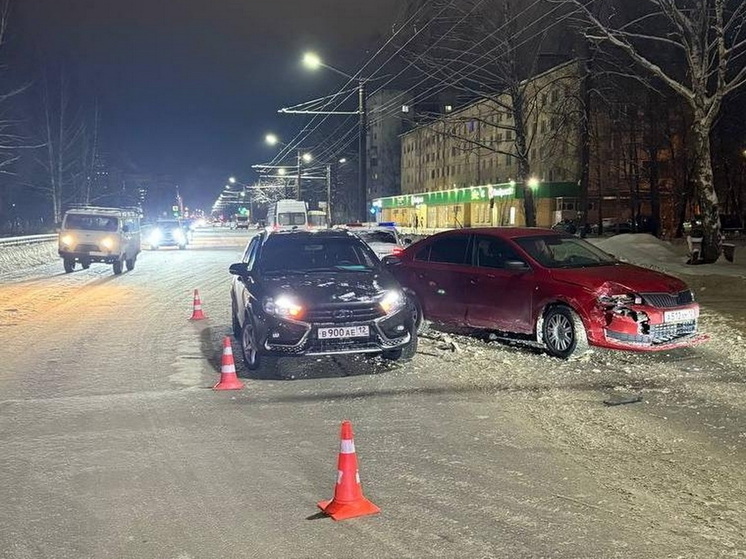 В Йошкар-Оле водитель пострадал при столкновении двух автомашин