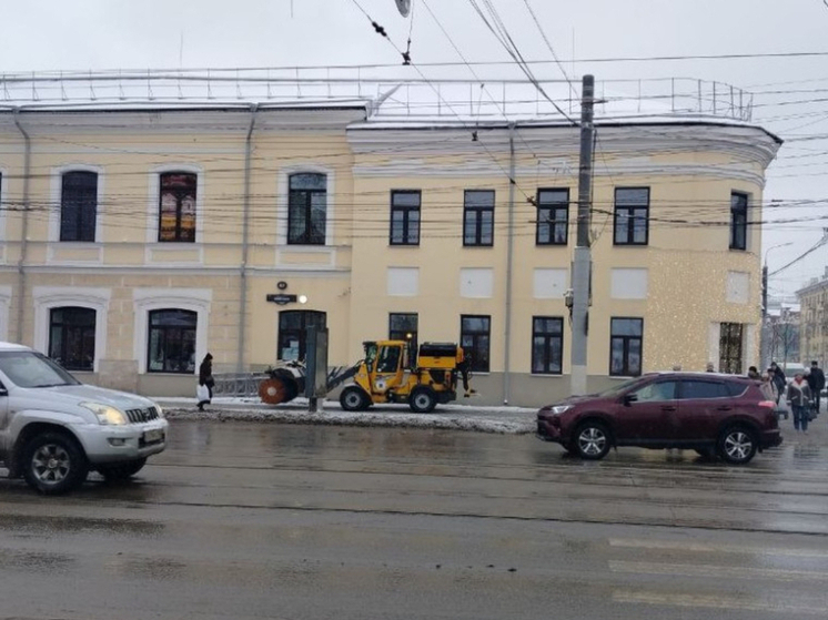 В Туле на расчистку дорог от снега вывели более 130 машин