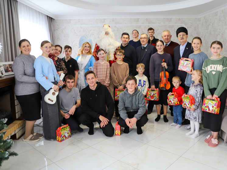 В Усть-Лабинском районе проходит благотворительная акция «Снежинка доброты»