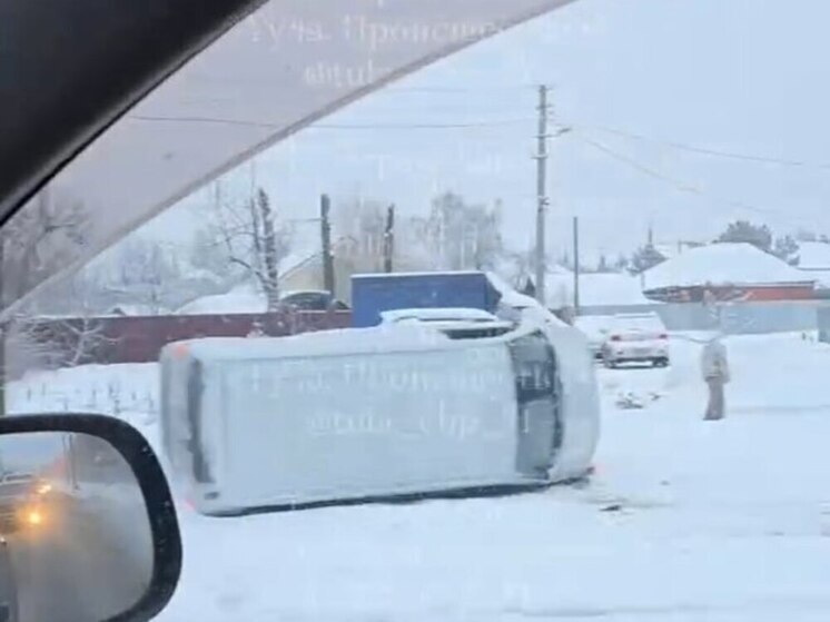 Пассажирский микроавтобус перевернулся возле ЖК "Авиатор" в Туле