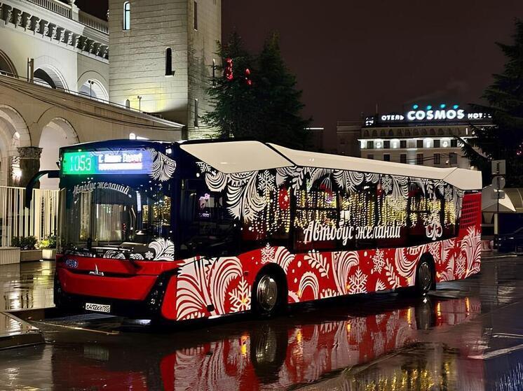 Сочинские «Автобусы желаний» вышли на линии перед Новым годом