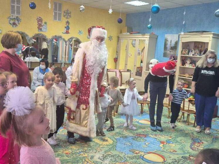 Волонтеры устроили новогодний праздник в тульском доме ребенка