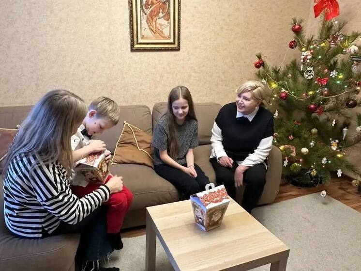 В рамках акции «Ёлка желаний» депутат Тамара Фролова исполнила желание пятилетнего тамбовчанина