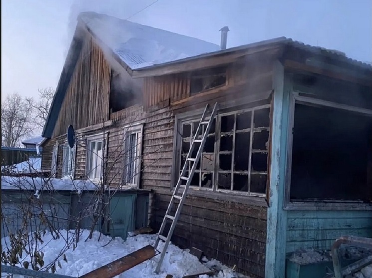 На пожаре в Киренске травмировалась женщина