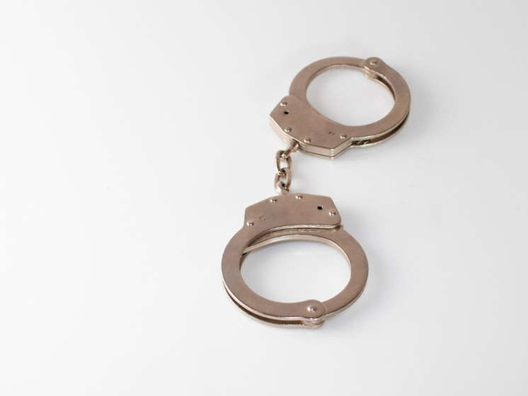 Бывший липецкий тюремщик получил условный срок за взятки и превышение полномочий