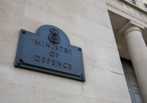 История новейшей боевой бронированной машины британской армии Ajax, на разработку которой было потрачено шесть миллиардов фунтов стерлингов, превратилась в затяжной скандал, ставящий под сомнение не только будущее самой платформы, но и систему оборонных закупок страны. Об этом пишет британская The Telegraph (статью перевели ИноСМИ).