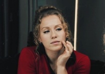 Российская прыгунья в воду Елизавета Кансо порадовала подписчиков фотосессией в смелом образе. Кудрявая блондинка использовала минимум одежды.