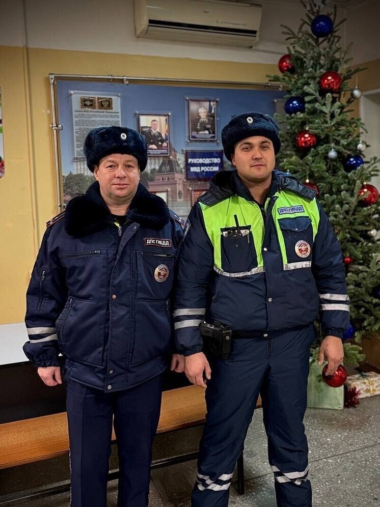 Сотрудники ДПС во Владивостоке помогли «скорой» пробиться сквозь пробку для спасения пациента