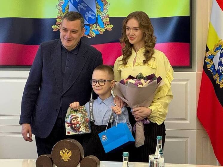 Губернатор Курской области Александр Хинштейн исполнил новогодние мечты 3 ребят