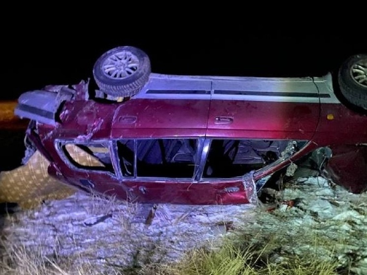 Пьяного бесправного водителя госпитализировали после ДТП с переворотом