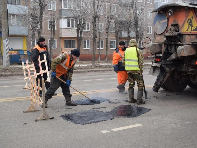 В последний рабочий день года в Иванове продолжается ямочный ремонт