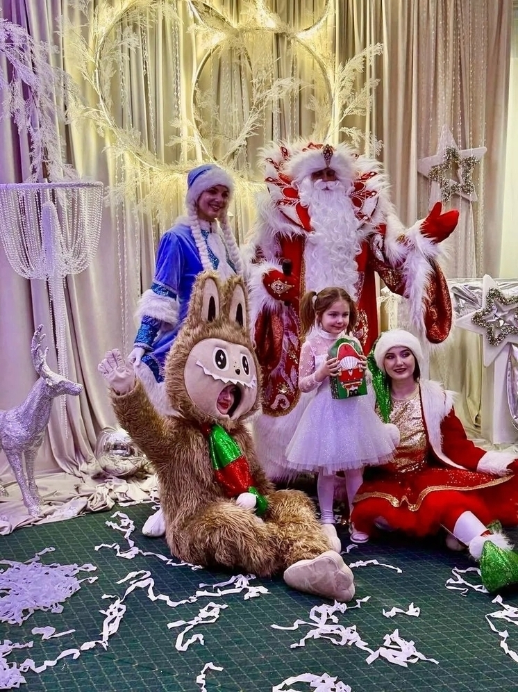 Новогодняя сказка от депутата: Денис Выпринцев вручил подарки детям Славянска-на-Кубани