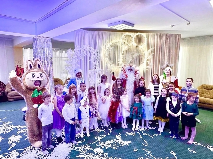 Новогодняя сказка от депутата: Денис Выпринцев вручил подарки детям Славянска-на-Кубани