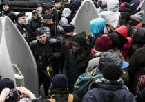 Победа алжирской сборной по футболу над командой Буркина-Фасо в матче Кубка африканских наций в конце 2025 обнажила больную для Франции проблему. Улицы городов республики превратились в арену беспорядков. Эмоции, выплеснувшиеся на улицы Лиона, Парижа и других городов, стали, как пишет Le Journal du Dimanche (статью перевели ИноСМИ), своего рода кривым зеркалом, отражающим нерешенные вопросы колониального прошлого, интеграции и идентичности в современной Франции.